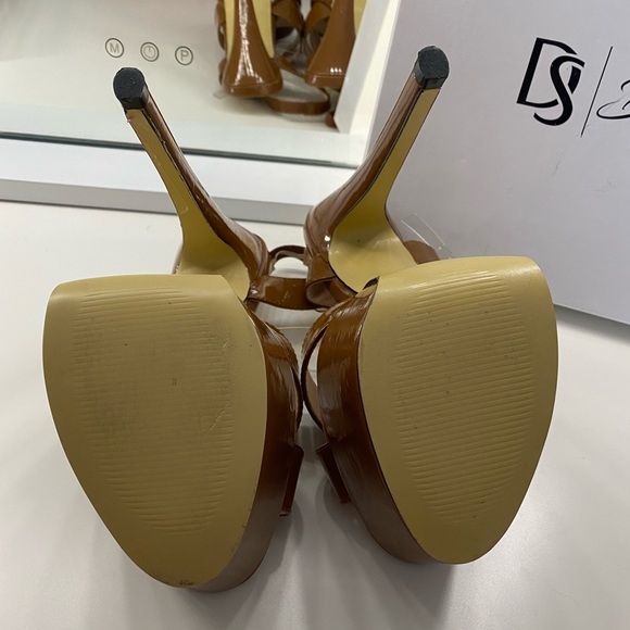 Diverse style platform heels - Picture 3 of 3